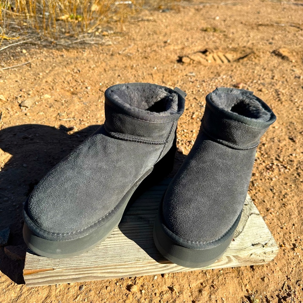 Classic ultra mini platform boots